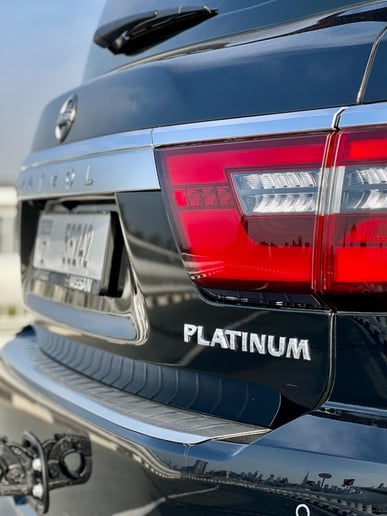 Nissan Patrol Platinum (Черный), 2023 для аренды в Дубай