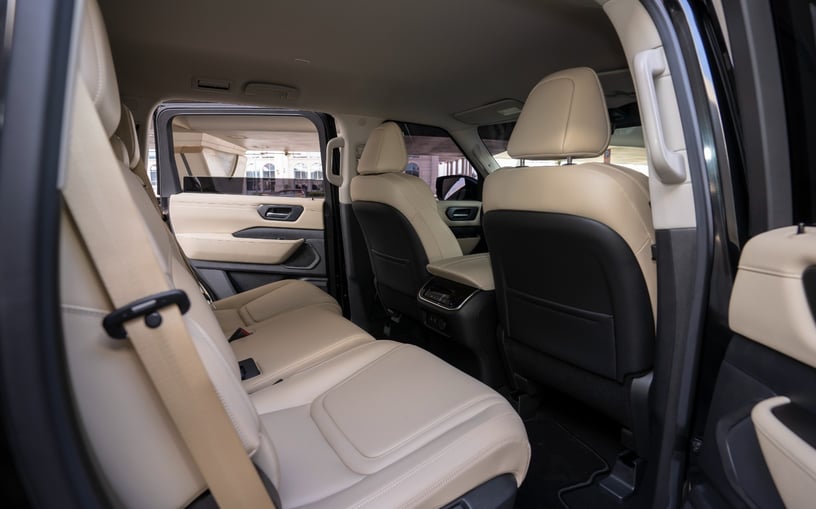 Nissan Patrol SE (Zwart), 2025 te huur in Sharjah