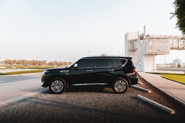 Nissan Patrol V8 (Nero), 2020 in affitto a Abu Dhabi