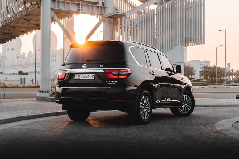 Nissan Patrol V8 (Nero), 2020 in affitto a Abu Dhabi