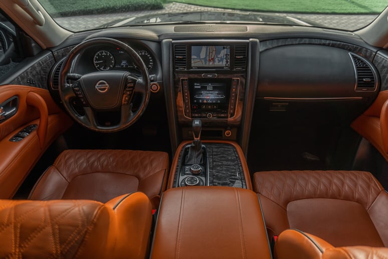 Nissan Patrol V8 (Nero), 2020 in affitto a Abu Dhabi