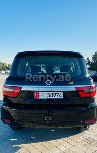 Nissan Patrol (Negro), 2020 para alquiler en Dub&aacute;i