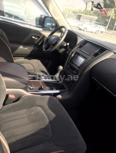 Nissan Patrol (Negro), 2020 para alquiler en Dub&aacute;i