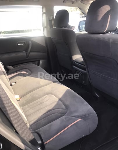 Nissan Patrol (Negro), 2020 para alquiler en Dub&aacute;i