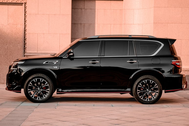 Nissan Patrol Nismo (Nero), 2023 in affitto a Abu Dhabi