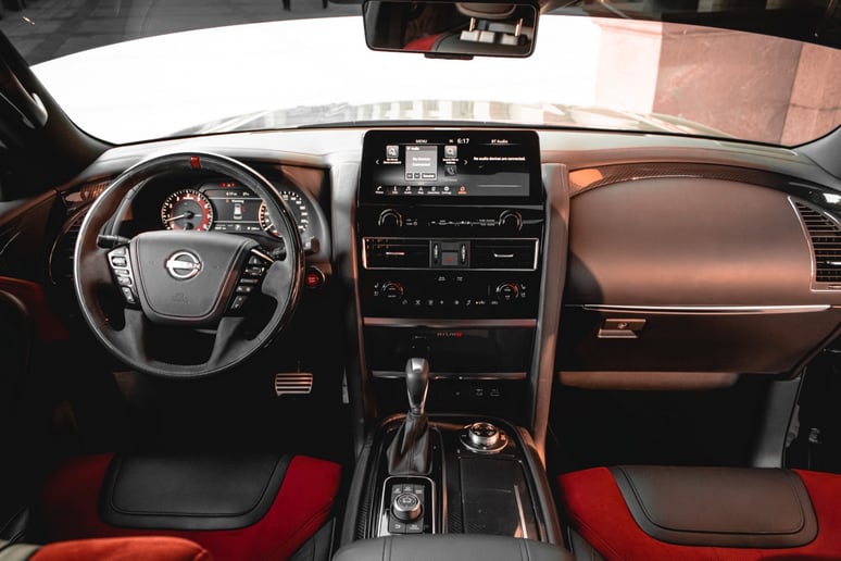 Nissan Patrol Nismo (Nero), 2023 in affitto a Abu Dhabi