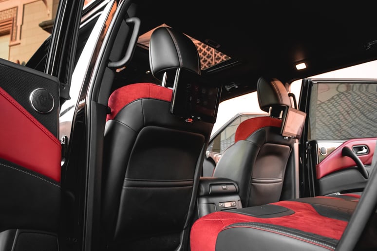 Nissan Patrol Nismo (Nero), 2023 in affitto a Abu Dhabi