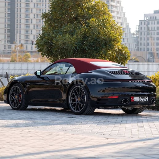 Porsche 911 Carrera 4s cabrio (Nero), 2022 in affitto a Dubai