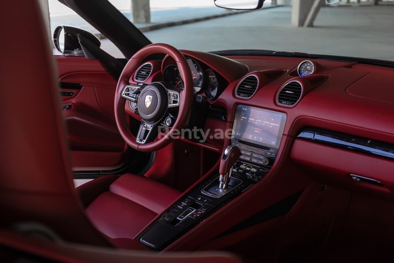 إيجار بورش بوكستر GTS (أسود), 2019 في أبو ظبي