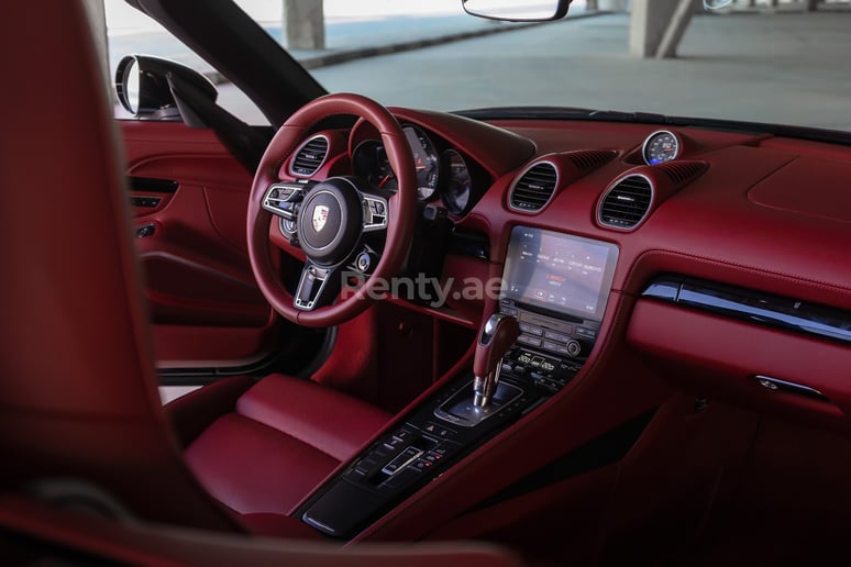 Porsche Boxster GTS (Negro), 2019 para alquiler en Dubai 6