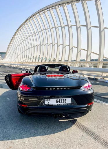 Porsche Boxster (Черный), 2020 для аренды в Шарджа