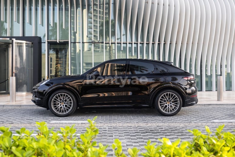 Porsche Cayenne coupe S (Черный), 2022 для аренды в Шарджа