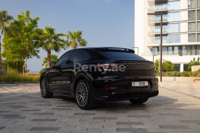Porsche Cayenne coupe S (Черный), 2022 для аренды в Шарджа