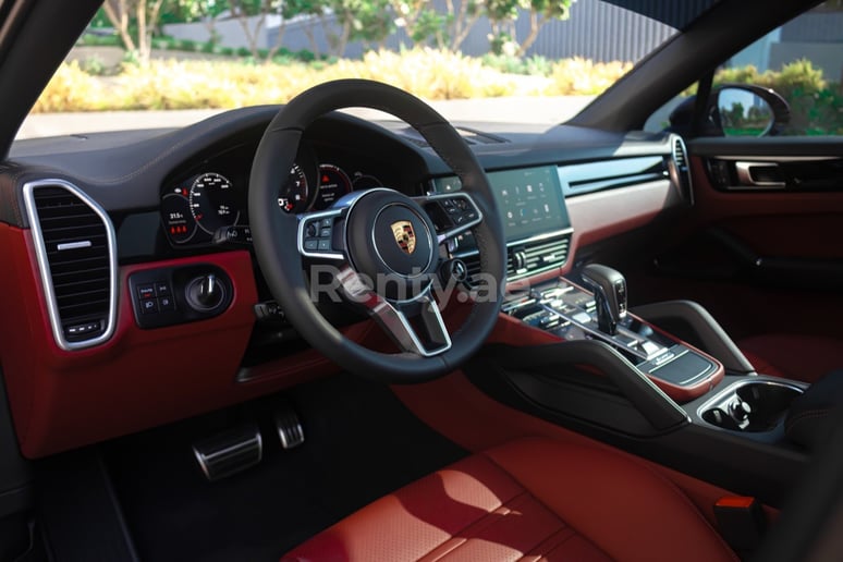 Porsche Cayenne coupe S (Черный), 2022 для аренды в Шарджа