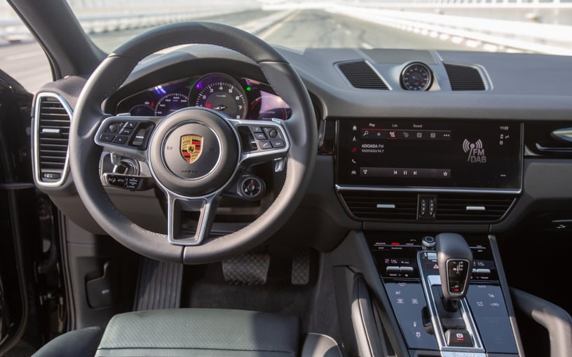 Porsche Cayenne coupe (Noir), 2022 &agrave; louer &agrave; Abu Dhabi