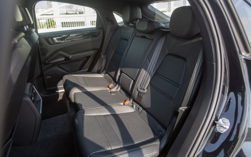 Porsche Cayenne coupe (Negro), 2022 para alquiler en Ras Al Khaimah
