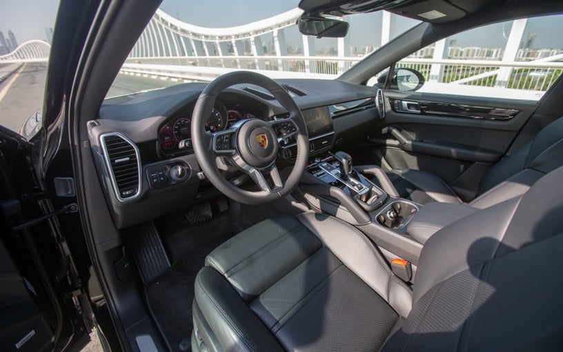 Porsche Cayenne coupe (Negro), 2022 para alquiler en Ras Al Khaimah