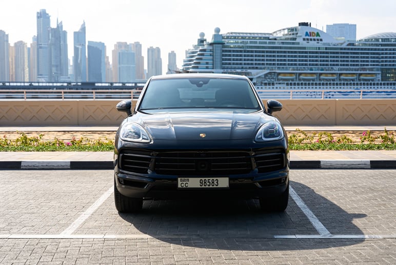 Porsche Cayenne coupe (Schwarz), 2022 - Leasingangebote in Abu Dhabi