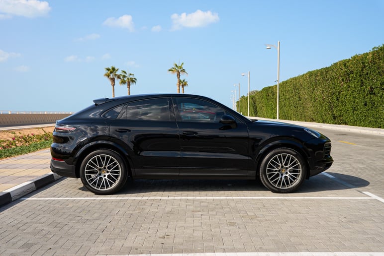 Porsche Cayenne coupe (Schwarz), 2022 - Leasingangebote in Abu Dhabi