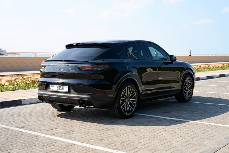 Porsche Cayenne coupe (Schwarz), 2022 - Leasingangebote in Abu Dhabi