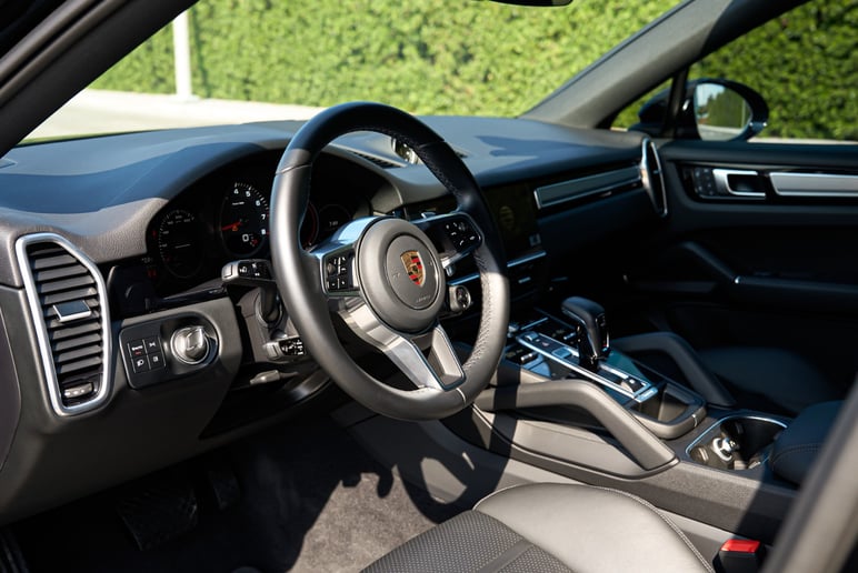 Porsche Cayenne coupe (Schwarz), 2022 - Leasingangebote in Abu Dhabi