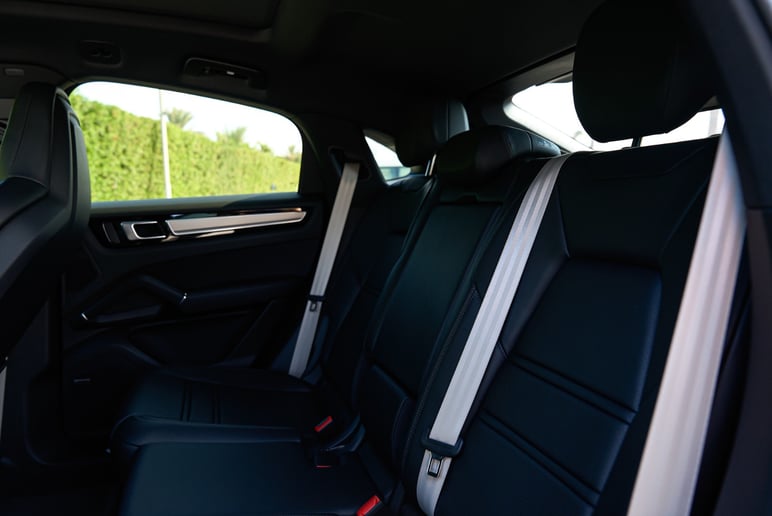 Porsche Cayenne coupe (Schwarz), 2022 - Leasingangebote in Abu Dhabi