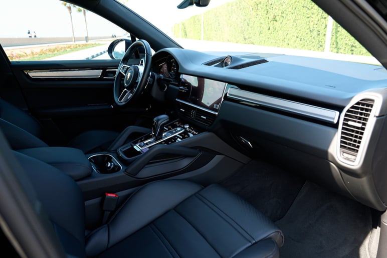 Porsche Cayenne coupe (Schwarz), 2022 - Leasingangebote in Abu Dhabi