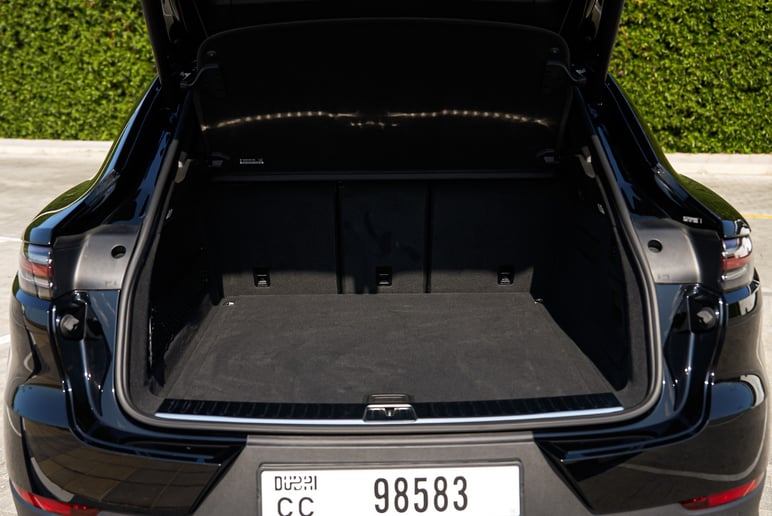 Porsche Cayenne coupe (Schwarz), 2022 - Leasingangebote in Abu Dhabi