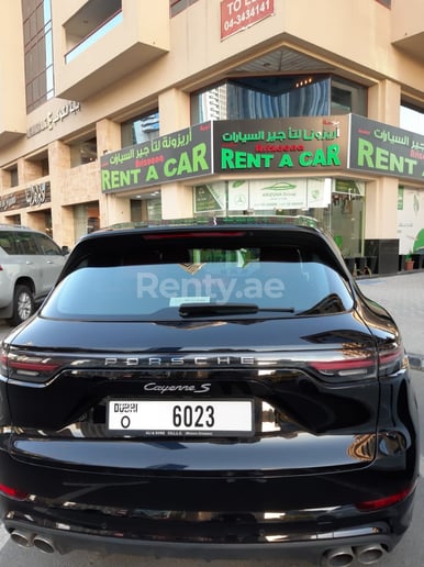 Porsche Cayenne S (Schwarz), 2019  zur Miete in Dubai
