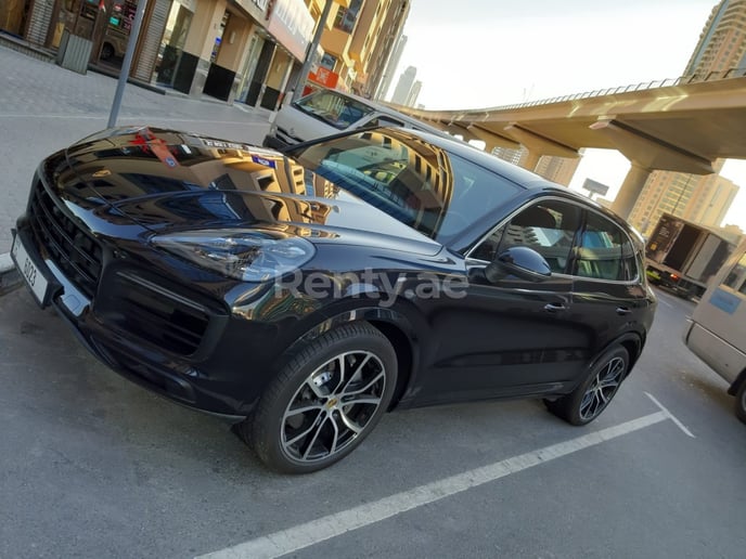 Porsche Cayenne S (Schwarz), 2019  zur Miete in Dubai
