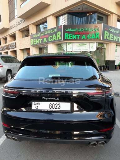 Porsche Cayenne S (Schwarz), 2019  zur Miete in Dubai