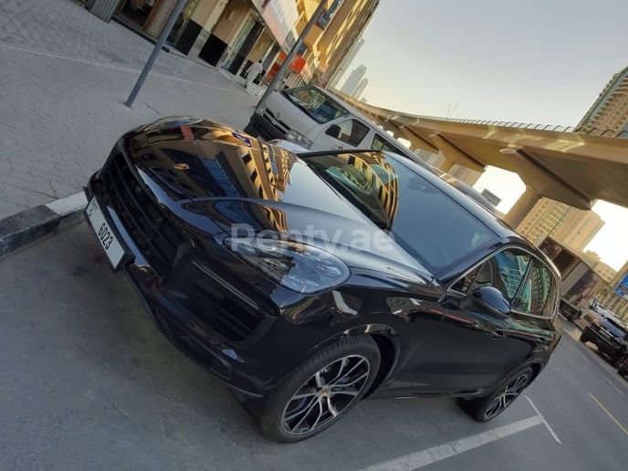 Porsche Cayenne S (Schwarz), 2019  zur Miete in Dubai