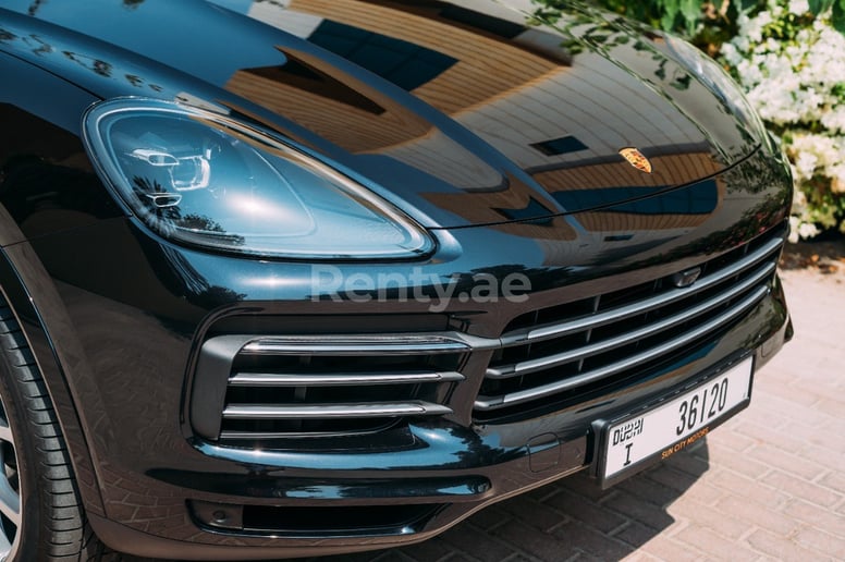Porsche Cayenne (Черный), 2019 для аренды в Дубай