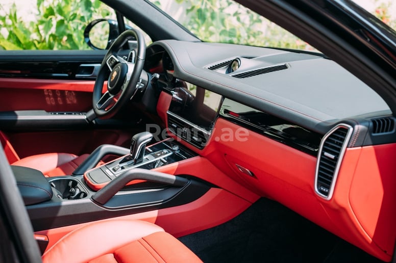Porsche Cayenne (Черный), 2019 для аренды в Дубай