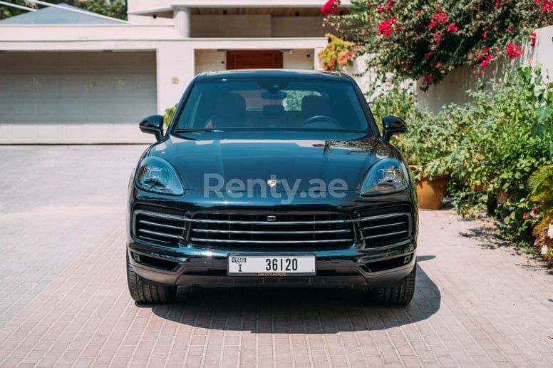 Porsche Cayenne (Черный), 2019 для аренды в Дубай