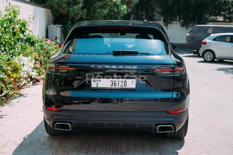 Porsche Cayenne (Черный), 2019 для аренды в Дубай