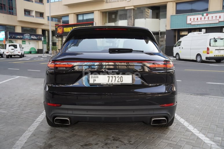 Porsche Cayenne (Schwarz), 2019  zur Miete in Sharjah