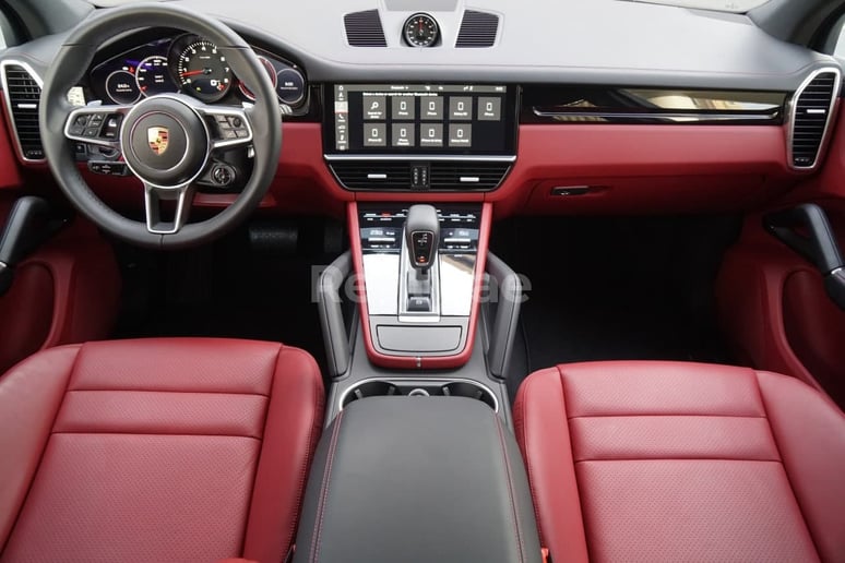 Porsche Cayenne (Schwarz), 2019  zur Miete in Sharjah