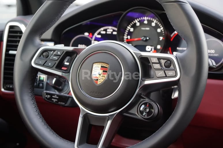 Porsche Cayenne (Schwarz), 2019  zur Miete in Sharjah