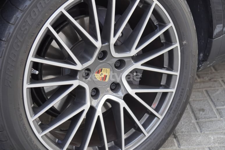 Porsche Cayenne (Schwarz), 2019  zur Miete in Sharjah