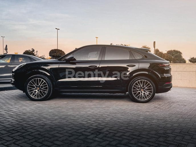 Porsche Cayenne (Черный), 2021 для аренды в Дубай