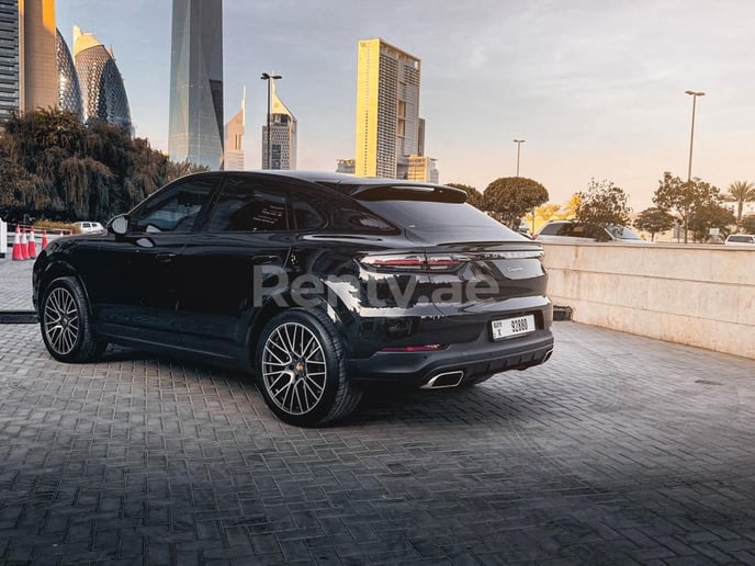 Porsche Cayenne (Черный), 2021 для аренды в Дубай