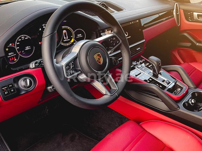 Porsche Cayenne (Черный), 2021 для аренды в Дубай