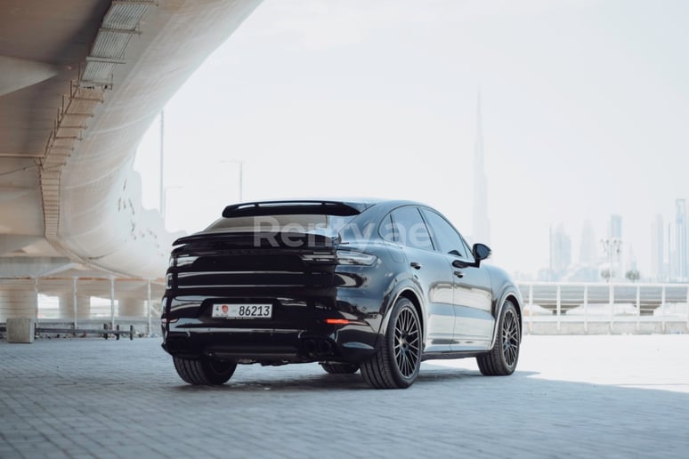 Porsche Cayenne (Schwarz), 2021  zur Miete in Dubai