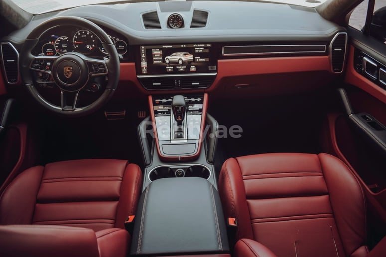 Porsche Cayenne (Schwarz), 2021  zur Miete in Dubai