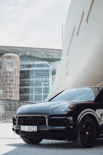 Porsche Cayenne (Schwarz), 2021  zur Miete in Dubai