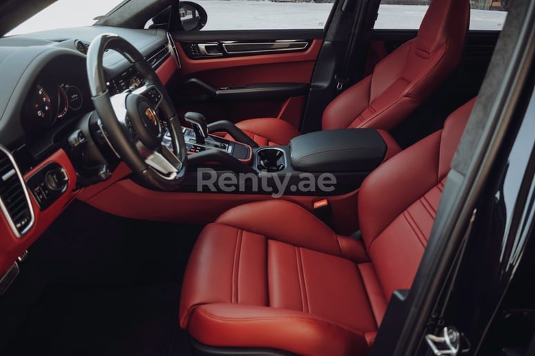 Porsche Cayenne (Schwarz), 2021  zur Miete in Dubai