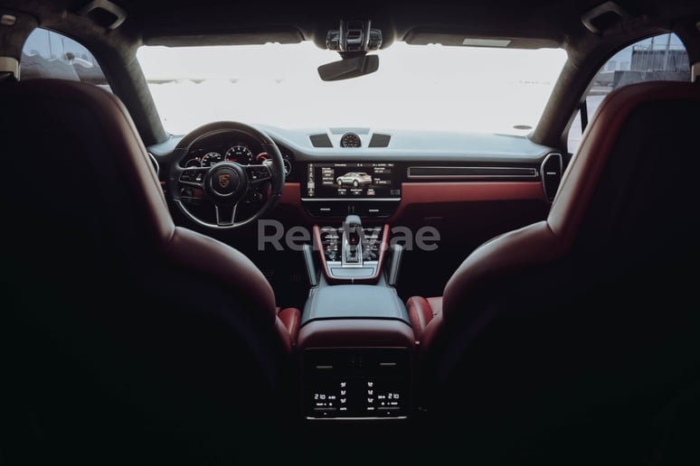 Porsche Cayenne (Schwarz), 2021  zur Miete in Dubai