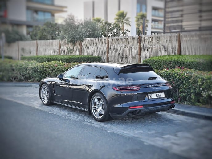 Porsche Panamera 4S (Nero), 2020 in affitto a Dubai