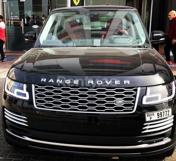 Range Rover Vogue (Negro), 2019 para alquiler en Dub&aacute;i